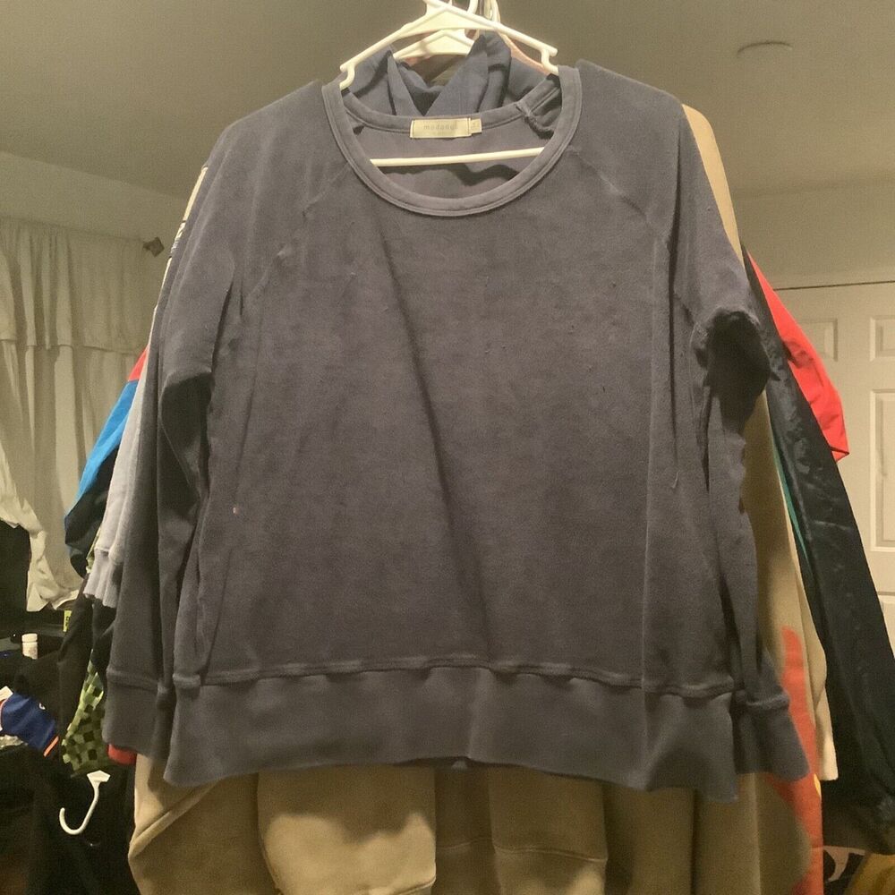 Mododoc Los Angeles size medium m crewneck navy sweater small stain